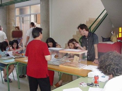 LA JORNADA ELECTORAL DEL 13-J SE DESARROLLA CON TOTAL NORMALIDAD EN TOTANA; EN LA QUE SE REGISTRÓ UNA PARTICIPACIÓN DEL 51,43% (PP 61,57%, PSOE 31,77%; IU 5,31%), Foto 1