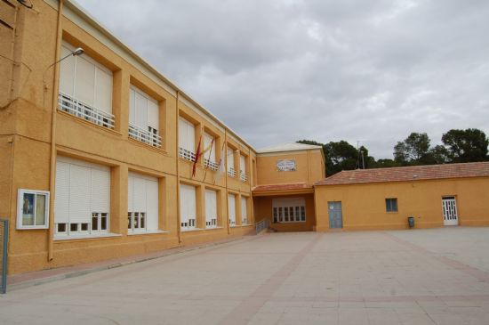 LAS CONCEJALÍAS DE OBRAS PÚBLICAS E INFRAESTRUCTURAS Y EDUCACIÓN INSTALARÁN UN ASCENSOR PARA MEJORAR LA ACCESIBILIDAD EN LOS COLEGIOS “LA CRUZ”, “SANTA EULALIA” Y “GUADALENTÍN” DEL PARETÓN, Foto 2
