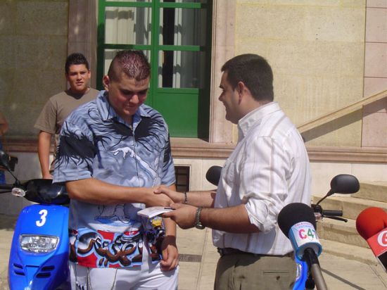 ALUMNOS TOTANEROS GANADORES XXVI CONCURSO NACIONAL DE SEGURIDAD VIAL EN CICLOMOTOR RECIBEN PREMIOS  , Foto 2