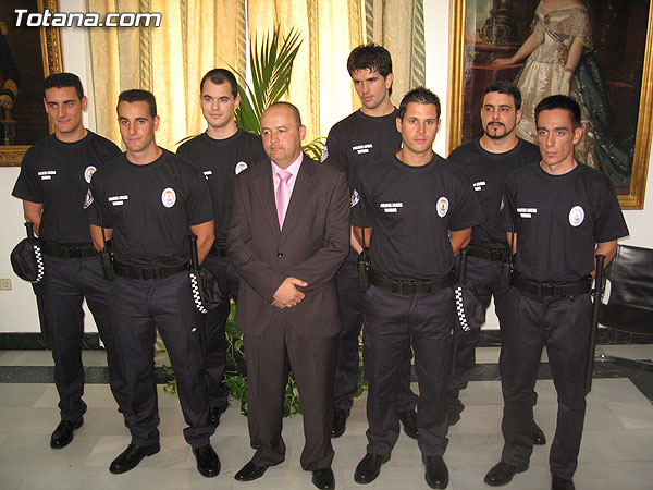 SE CELEBRA EL ACTO DE TOMA DE POSESIÓN DE LOS SIETE NUEVOS AGENTES Y EL OFICIAL DE LA POLICÍA LOCAL DE TOTANA, Foto 1