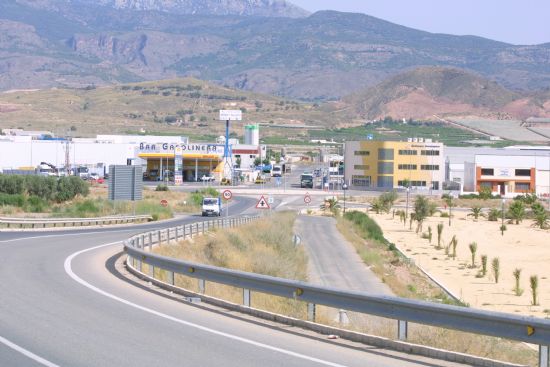 EL AYUNTAMIENTO PIDE AL MINISTERIO DE FOMENTO QUE REALICE UN ESTUDIO DEL PUNTO DE ENLACE DE LA AUTOVÍA A-7 CON EL POLÍGONO INDUSTRIAL “EL SALADAR” CONEL FIN DE SUBSANAR DEFICIENCIAS Y EVITAR ACCIDENTES, Foto 1