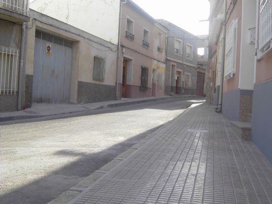 FINALIZAN LAS OBRAS DE REGENERACIÓN EN LAS ACERAS EN LA CALLE LA MONJA HACIA LA URBANIZACIÓN “LA RAMBLICA”, Foto 1