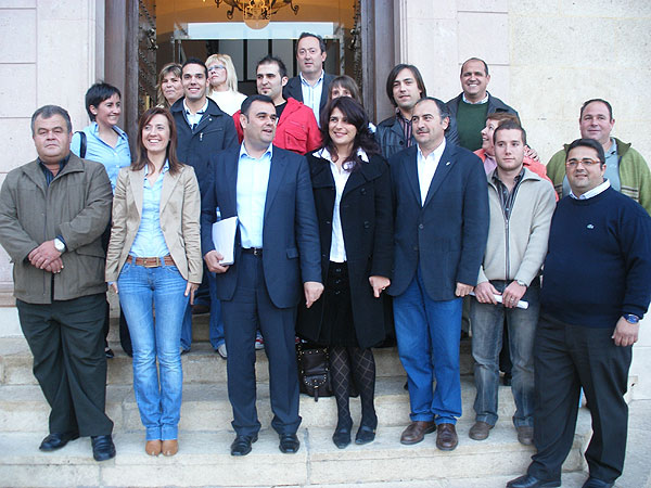 EL PP ASEGURA QUE LAMENTA QUE A IU LE MOLESTE LA RONDA DE REUNIONES DEL NUEVO ALCALDE CON LOS MIEMBROS DEL GOBIERNO REGIONAL PARA PLANIFICAR LAS INVERSIONES EN ESTA LEGISLATURA, Foto 1