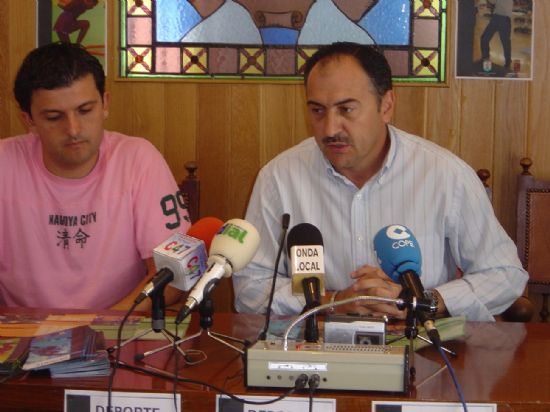 LA CONCEJALÍA DE DEPORTES PRESENTA LA OFERTA DE ACTIVIDADES PARA LA NUEVA TEMPORADA 2005/06, Foto 1