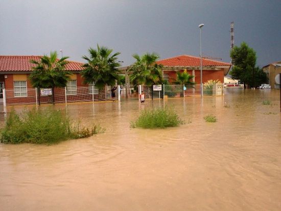 IZQUIERDA UNIDA EN TOTANA DENUNCIA LA INUNDACIÓN DEL CENTRO DE DISMINUIDOS PSÍQUICOS Y EL LOCAL SOCIAL DEL BARRIO TIROL CAMILLERI, Foto 2