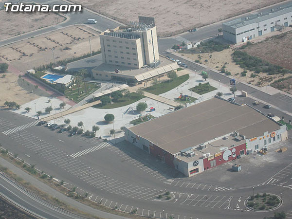 EL CONSISTORIO PROMOVERÁ EL DESARROLLO DE MÁS DE 400.000 METROS CUADRADOS DE SUELO EN EL POLÍGONO INDUSTRIAL EL SALADAR, DONDE SE CONSTRUIRÁ UNA SUBESTACIÓN ELÉCTRICA QUE SUBSANARÁ LOS PROBLEMAS DE SUMNISTRO ELÉCTRICO DEL POLÍGONO, Foto 1