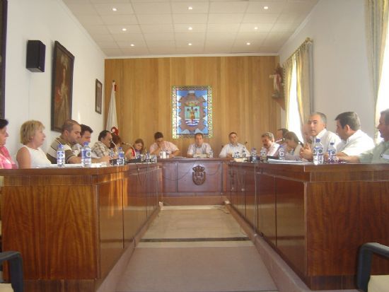 PLENO APRUEBA LAS OBRAS DE LOS PLANES DE OBRAS Y SERVICIOS Y OPERATIVO LOCAL PARA EL AÑO 2005 CON UNA INVERSIÓN DE 764.000 EUROS   , Foto 1