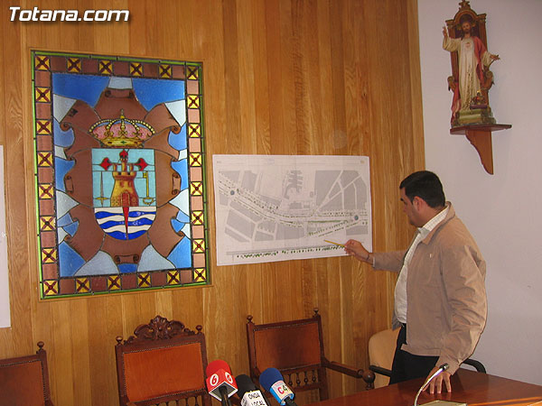 EL CONCEJAL DE OBRAS ANUNCIA LA POSIBLE CONSTRUCCIÓN DE UNA ROTONDA EN LA N-340, A LA ALTURA DE LA CRUZ ROJA, PARA EVITAR EL AISLAMIENTO DE LOS BARRIOS OLÍMPICO, ERA ALTA Y LAS PERAS   , Foto 1