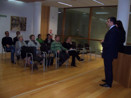 EL ALCALDE INVITA A LOS COLECTIVOS CULTURALES A PARTICIPAR CON SUS APORTACIONES EN LA CONCEPCIÓN DEL PLAN ESTRATÉGICO LOCAL Y LES INFORMA DE LOS GRANDES PROYECTOS EN MATERIA DE INFRAESTRUCTURAS CULTURALES (2007), Foto 1
