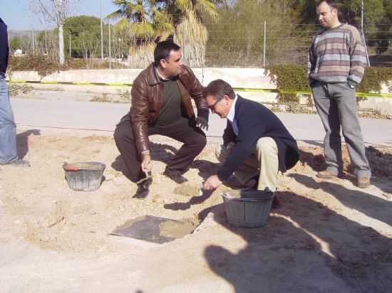 SE COLOCA LA PRIMERA PIEDRA DEL EMISARIO DE AGUAS RESIDUALES DE LA URBANIZACIÓN LA CHARCA, Foto 1