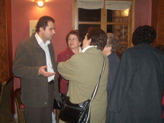 CASI UN CENTENAR DE AMAS DE CASA Y CONSUMIDORES PARTICIPAN EN UNA CHARLA SOBRE ALIMENTACIÓN EQUILIBRADA Y SALUDABLE CON MOTIVO DE LA NAVIDAD, Foto 4