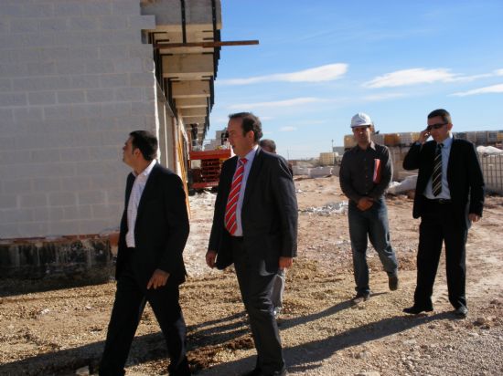 EL DIRECTOR GENERAL DE ENSEÑANZAS ESCOLARES VISITA LAS OBRAS DEL NUEVO COLEGIO EN EL BARRIO TIROL-CAMILLERI PARA COMPROBAR SU ESTADO DE EJECUCIÓN, Foto 1