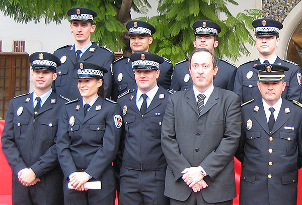 EL PRESIDENTE DE LA COMUNIDAD ENTREGA LOS DIPLOMAS A 17 AGENTES DE LA POLICÍA LOCAL DE TOTANA RECIÉN INCORPORADOS A SUS PUESTOS (2007), Foto 2