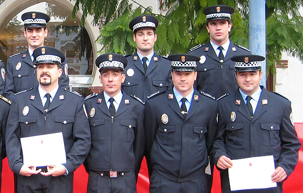 EL PRESIDENTE DE LA COMUNIDAD ENTREGA LOS DIPLOMAS A 17 AGENTES DE LA POLICÍA LOCAL DE TOTANA RECIÉN INCORPORADOS A SUS PUESTOS (2007), Foto 3
