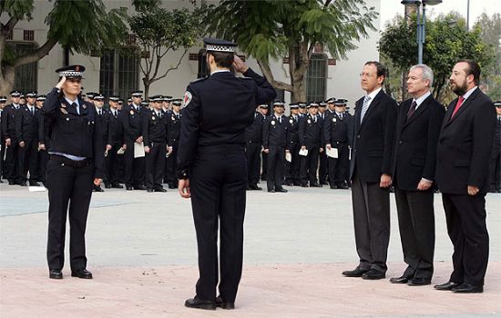 EL PRESIDENTE DE LA COMUNIDAD ENTREGA LOS DIPLOMAS A 17 AGENTES DE LA POLICÍA LOCAL DE TOTANA RECIÉN INCORPORADOS A SUS PUESTOS (2007), Foto 4