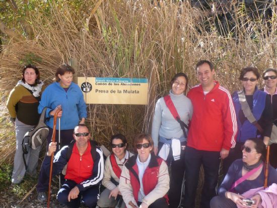 LA RUTA DE SENDERISMO POR EL CAÑÓN DE ALMADENES, ORGANIZADA POR LA CONCEJALÍA DE DEPORTES, CONTÓ CON MEDIO CENTENAR DE PERSONAS, Foto 4