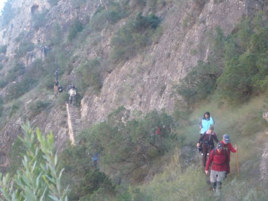 LA RUTA DE SENDERISMO POR EL CAÑÓN DE ALMADENES, ORGANIZADA POR LA CONCEJALÍA DE DEPORTES, CONTÓ CON MEDIO CENTENAR DE PERSONAS, Foto 5
