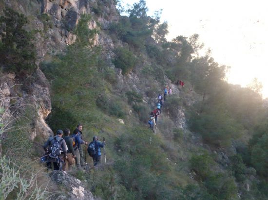 LA RUTA DE SENDERISMO POR EL CAÑÓN DE ALMADENES, ORGANIZADA POR LA CONCEJALÍA DE DEPORTES, CONTÓ CON MEDIO CENTENAR DE PERSONAS, Foto 8