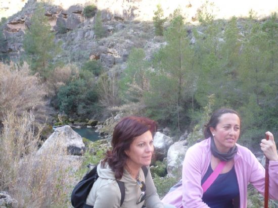 LA RUTA DE SENDERISMO POR EL CAÑÓN DE ALMADENES, ORGANIZADA POR LA CONCEJALÍA DE DEPORTES, CONTÓ CON MEDIO CENTENAR DE PERSONAS, Foto 9