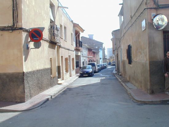 LA CONCEJALÍA DE OBRAS E INFRAESTRUCTURAS MUNICIPALES COMIENZA LAS OBRAS DE REGENERACIÓN DE ACERAS EN LA CALLE ALCARAZ, Foto 1