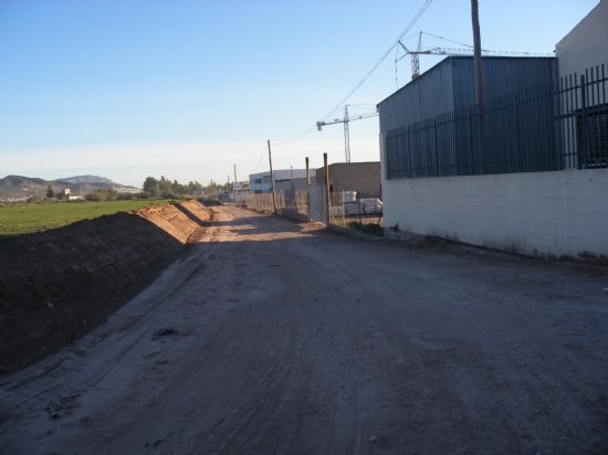 COMIENZAN LAS OBRAS DE ACONDICIONAMIENTO DEL ACCESO AL COLEGIO TIROL-CAMILLERI, Foto 2