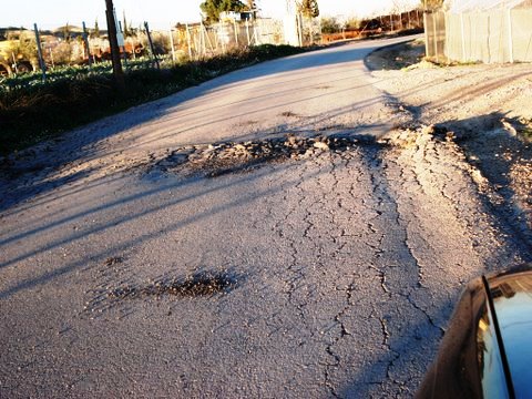 IZQUIERDA UNIDA DE TOTANA PIDE QUE SE ACABE CON EL DESTROZO DEL CAMINO VIEJO DE LÉBOR POR CAMIONES BAÑERA DE ÁRIDOS, Foto 1