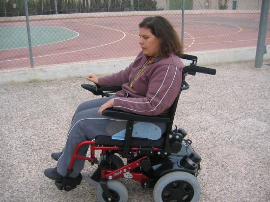 LA ADQUISICIÓN DE UNA SILLA DE RUEDAS A MOTOR Y UN TOTAL DE SIETE ORDENADORES MEJORAN EL EQUIPAMIENTO Y LA ATENCIÓN QUE SE OFRECE A LOS USUARIOS DEL CENTRO OCUPACIONAL “JOSÉ MOYÁ” (2008), Foto 1