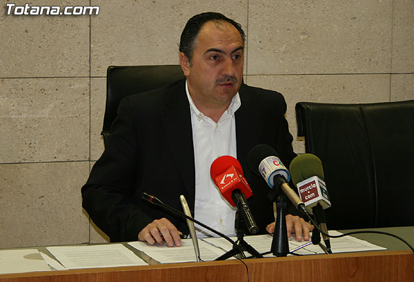 EL PORTAVOZ DEL GRUPO MUNICIPAL POPULAR CALIFICA A OTÁLORA DE “ALUMNO AVENTAJADO” DE ZAPATERO AL ASEGURAR QUE SIGUE SUS MISMAS DIRECTRICES “SOBRE LA NECESIDAD DE CREAR UN AMBIENTE DE TENSIÓN Y CRISPACIÓN”, Foto 1