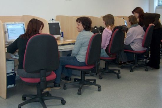 CONCEJAL FOMENTO Y EMPLEO REALIZA UNA VISITA A CENTRO LOCAL EMPLEO CONOCER TRABAJO TALLERES DE ESTRATEGIAS DE BÚSQUEDA DE EMPLEO   , Foto 1