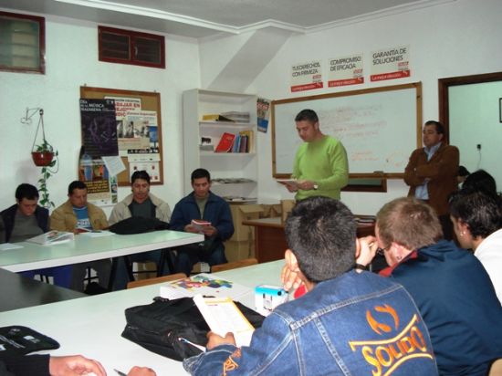 INAUGURADO, EN EL LOCAL DE CC.OO. TOTANA, EL CURSO DE CONDUCTOR DE CAMIONES PESADOS, CON LA ASISTENCIA DE 25 ALUMNOS, Foto 2