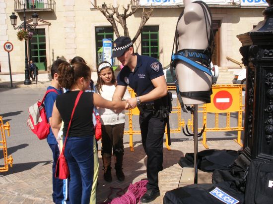 MÁS DE 400 ESCOLARES PARTICIPAN EN LA JORNADA DE PUERTAS ABIERTAS DE LA POLICÍA LOCAL DE TOTANA CELEBRADA CON MOTIVO DEL DÍA DE SU PATRÓN SAN PATRICIO, Foto 4