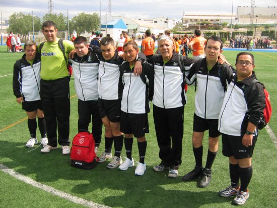 UNA VEINTENA DE ALUMNOS DEL CENTRO OCUPACIONAL “JOSÉ MOYA” PARTICIPA EN EL CAMPEONATO REGIONAL DE FÚTBOL 7 CELEBRADO EN MOLINA DE SEGURA (2008), Foto 4