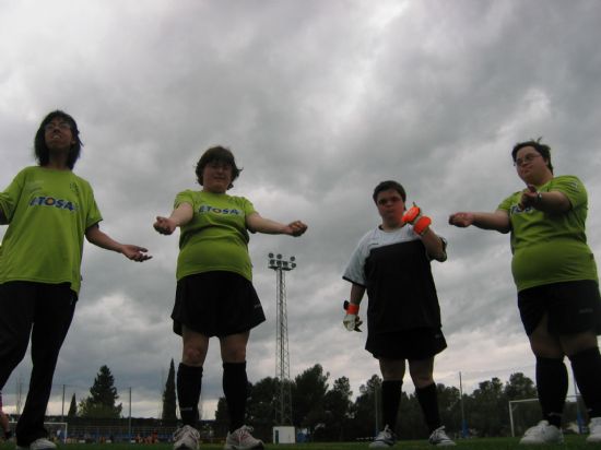 UNA VEINTENA DE ALUMNOS DEL CENTRO OCUPACIONAL “JOSÉ MOYA” PARTICIPA EN EL CAMPEONATO REGIONAL DE FÚTBOL 7 CELEBRADO EN MOLINA DE SEGURA (2008), Foto 5