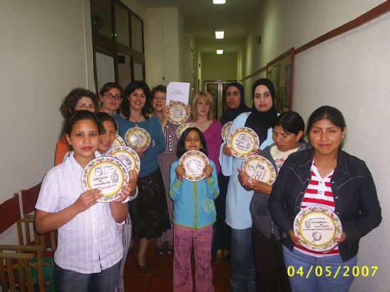 UN TOTAL DE 12 MUJERES DE CUATRO PAÍSES DIFERENTES HAN MOSTRADO SU GASTRONOMÍA TÍPICA EN EL TALLER DE COCINA INTERCULTURAL ORGANIZADO POR EL ÁREA DE INMIGRACIÓN, Foto 1
