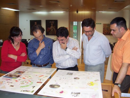 LOS TRABAJOS PRESENTADOS AL CONCURSO DE IDEAS PARA LA “REMODELACIÓN DE LA PLAZA DE LA BALSA VIEJA” ESTARÁN EXPUESTOS EN LA SALA MUNICIPAL DE EXPOSICIONES “GREGORIO CEBRIÁN” HASTA EL PRÓXIMO JUEVES 22 DE MAYO, Foto 1