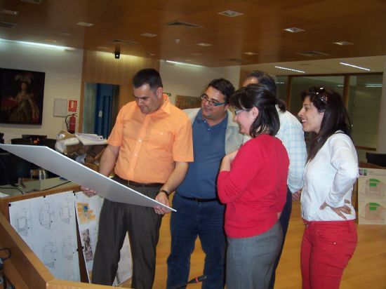 LOS TRABAJOS PRESENTADOS AL CONCURSO DE IDEAS PARA LA “REMODELACIÓN DE LA PLAZA DE LA BALSA VIEJA” ESTARÁN EXPUESTOS EN LA SALA MUNICIPAL DE EXPOSICIONES “GREGORIO CEBRIÁN” HASTA EL PRÓXIMO JUEVES 22 DE MAYO, Foto 5