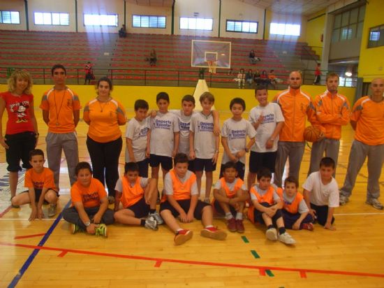 LA JORNADA “BENJAMIN DE BALONCESTO”, ENMARCADA EN LOS JUEGOS ESCOLARES, CONTÓ CON LA PARTICIPACIÓN DE TODOS LOS CENTROS DE ENSEÑANZA DE PRIMARIA DE LA LOCALIDAD, Foto 1