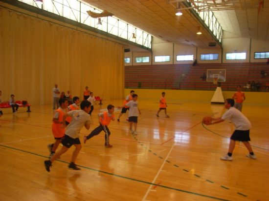 LA JORNADA “BENJAMIN DE BALONCESTO”, ENMARCADA EN LOS JUEGOS ESCOLARES, CONTÓ CON LA PARTICIPACIÓN DE TODOS LOS CENTROS DE ENSEÑANZA DE PRIMARIA DE LA LOCALIDAD, Foto 2