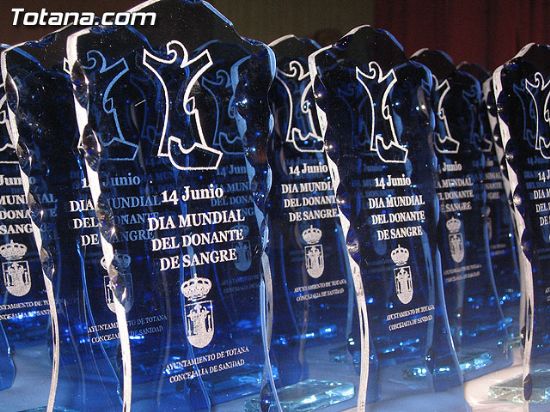 EL CENTRO REGIONAL DE HEMODONACIÓN Y EL AYUNTAMIENTO DE TOTANA TRIBUTAN UN HOMENAJE A TODOS LOS DONANTES DE SANGRE DEL MUNICIPIO, Foto 1