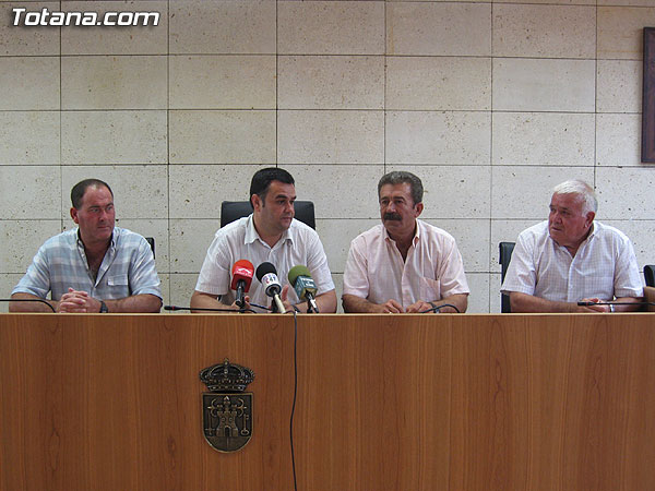 EL ALCALDE ELECTO SUSCRIBE TRES NUEVOS CONVENIOS DE COLABORACIÓN CON LAS ASOCIACIONES AGRÍCOLAS Y GANADERAS MÁS REPRESENTATIVAS DEL MUNICIPIO POR UN IMPORTE DE 22.000 EUROS EN TOTAL, Foto 1