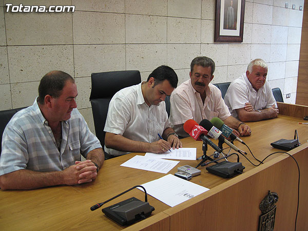 EL ALCALDE ELECTO SUSCRIBE TRES NUEVOS CONVENIOS DE COLABORACIÓN CON LAS ASOCIACIONES AGRÍCOLAS Y GANADERAS MÁS REPRESENTATIVAS DEL MUNICIPIO POR UN IMPORTE DE 22.000 EUROS EN TOTAL, Foto 2