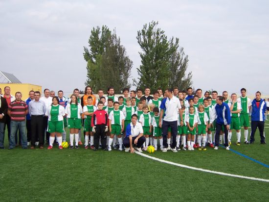 PRESENTAN EN EL CAMPO DE FÚTBOL BERNARDO CÁNOVAS DE EL PARETÓN A LOS EQUIPOS DE LAS TRES CATEGORÍAS DE PRIMERA TERRITORIAL DEL CAMPEONATO INTER-ESCUELAS, Foto 1