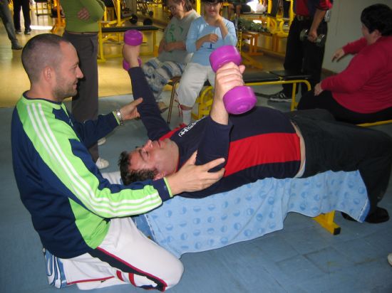 ALUMNOS DEL CENTRO OCUPACIONAL JOSÉ MOYÁ TRILLA REALIZAN ACTIVIDADES EN EL GIMNASIO DEL PABELLÓN DE DEPORTES, Foto 1