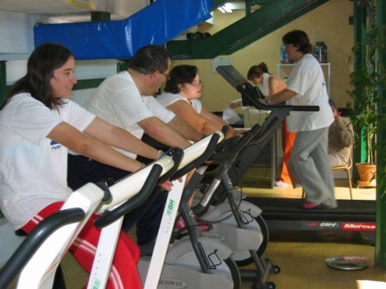 ALUMNOS DEL CENTRO OCUPACIONAL JOSÉ MOYÁ TRILLA REALIZAN ACTIVIDADES EN EL GIMNASIO DEL PABELLÓN DE DEPORTES, Foto 2