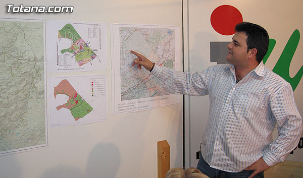 IZQUIERDA UNIDA EN TOTANA INICIA UNA CAMPAÑA PARA EXIGIR UN PLAN GENERAL DE ORDENANCIÓN URBANA QUE NO SE BASE EN LA ESPECULACIÓN Y CONTEMPLE LOS INTERESES DE LA MAYORÍA DE LOS VECINOS, Foto 2