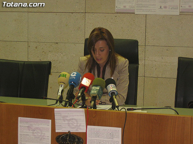 ELABORAN UN COMPLETO PROGRAMA DE ACTIVIDADES PARA CONMEMORAR EL “DÍA INTERNACIONAL DE LA VIOLENCIA CONTRA LA MUJER”, QUE SE DESARROLLARÁ DURANTE LA PRÓXIMA SEMANA (2007), Foto 1