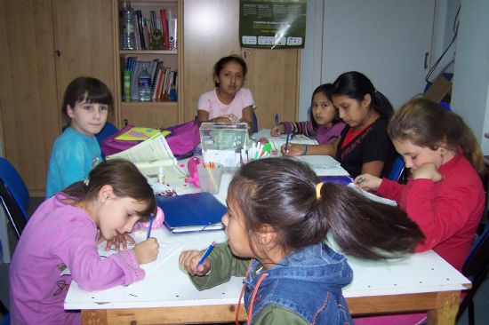 EXITOSO COMIENZO DE LA “V OLIMPIADA SOLIDARIA DEL ESTUDIO” DONDE LOS PARTICIPANTES CONVIERTEN CADA HORA DE ESTUDIO EN UN EURO PARA EL TERCER MUNDO (2007), Foto 2