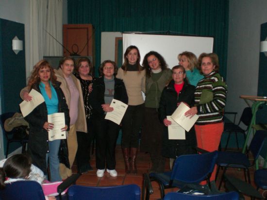 ENTREGAN LOS DIPLOMAS A LAS MUJERES PARTICIPANTES EN EL PROGRAMA CLARA, Foto 1