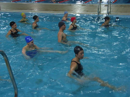 LA CONCEJALÍA DE DEPORTES REINICIA EL PROGRAMA DE ACTIVIDADES ACUÁTICAS GRATUITAS OFRECIDAS DURANTE LOS VIERNES, CON “AQUA HIP HOP” Y “WATERPOLO” (2008), Foto 1