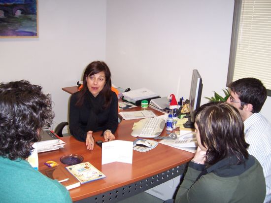 EL CONSISTORIO INICIA LOS TRÁMITES PARA LA PUESTA EN MARCHA DEL PROYECTO “AYUNTAMIENTO SIN PAPELES” CON EL FIN DE DIGITALIZAR TODOS LOS DOCUMENTOS EXISTENTES Y AGILIZAR LA TRAMITACIÓN DE LOS MISMOS (2008), Foto 2